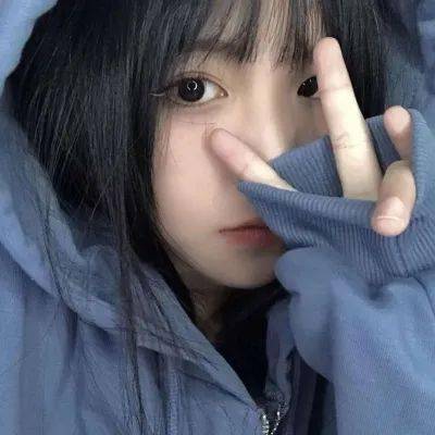 粗心司机忘带驾驶证，车上的热心考生带司机去驾校复读。——